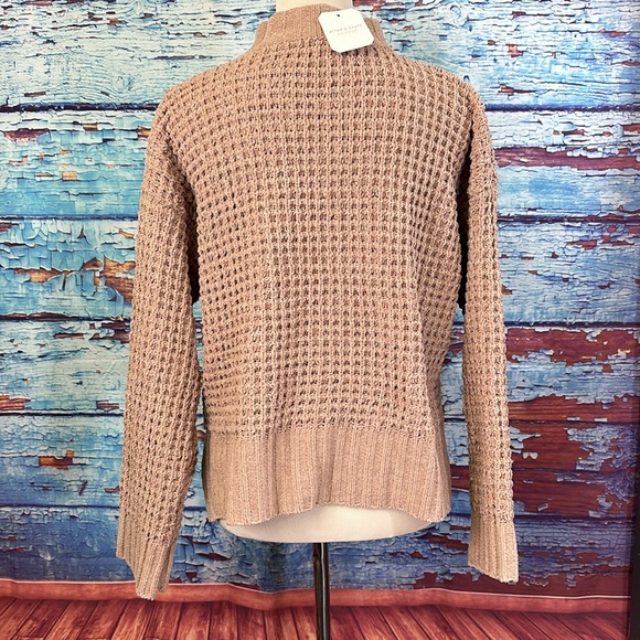 Altar’s State Sweater - Picture 3 of 5